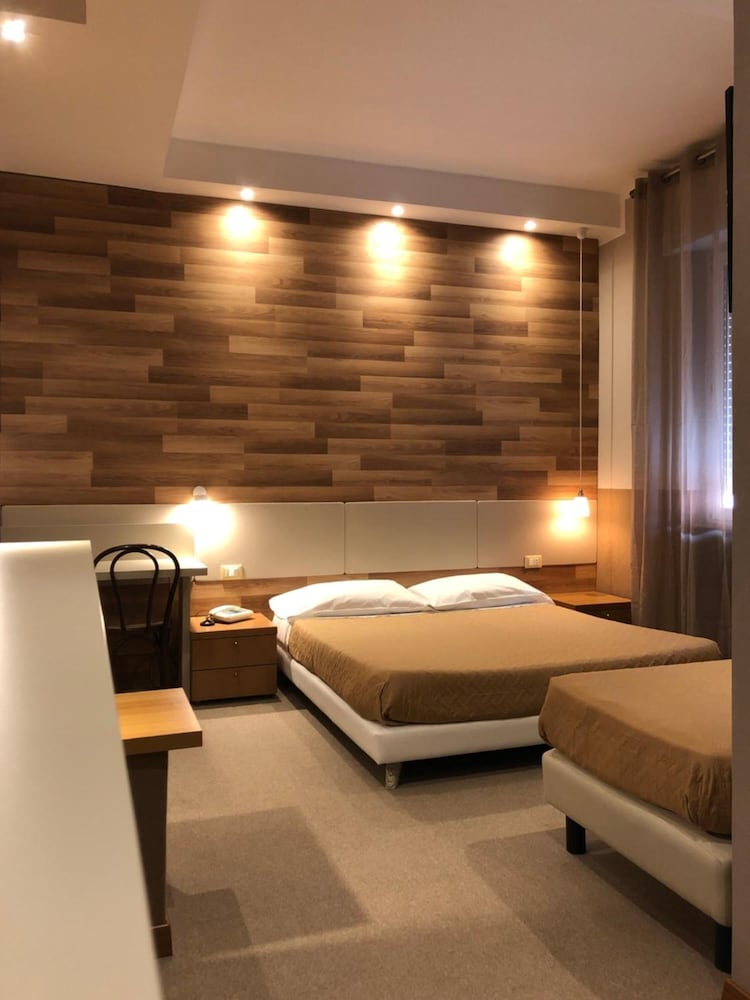 Hotel Europa Parking 33/64
