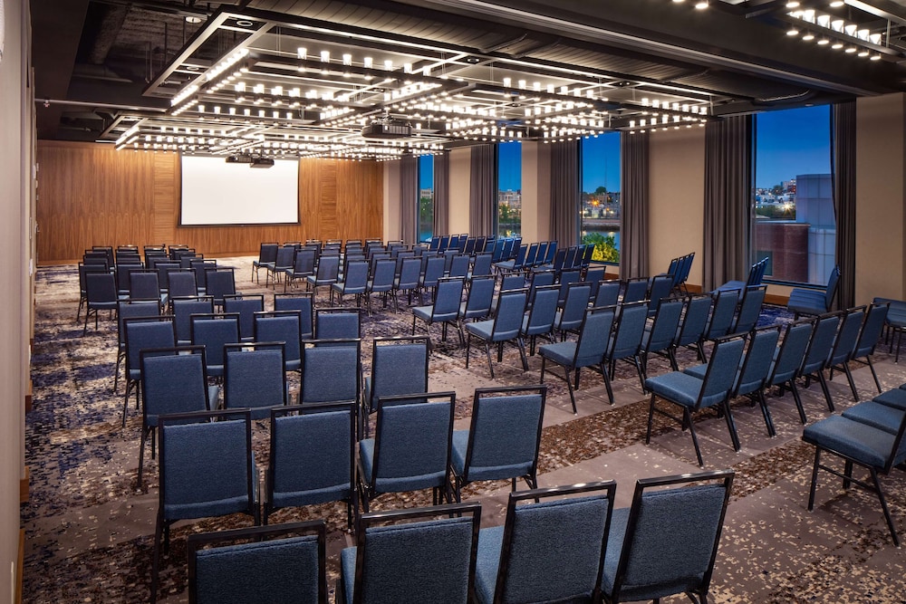 Hampton Inn Boston Seaport District 56/64