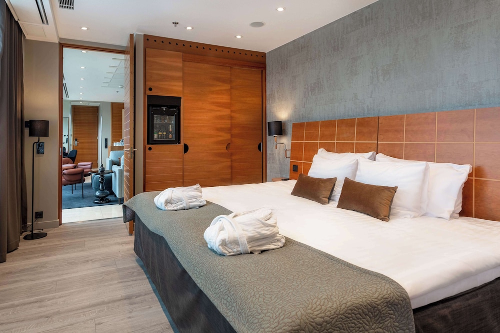 PRESIDENTIAL, SUITE