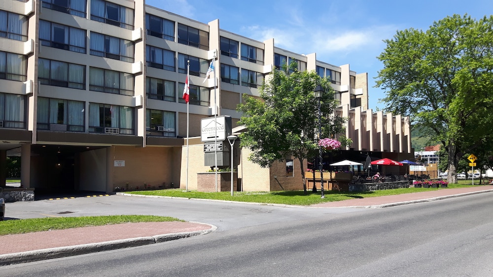 Greenwood Inn & Suites 3/37