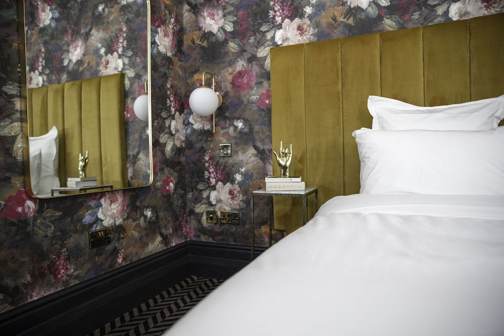Lock & Key Hotel 14/69