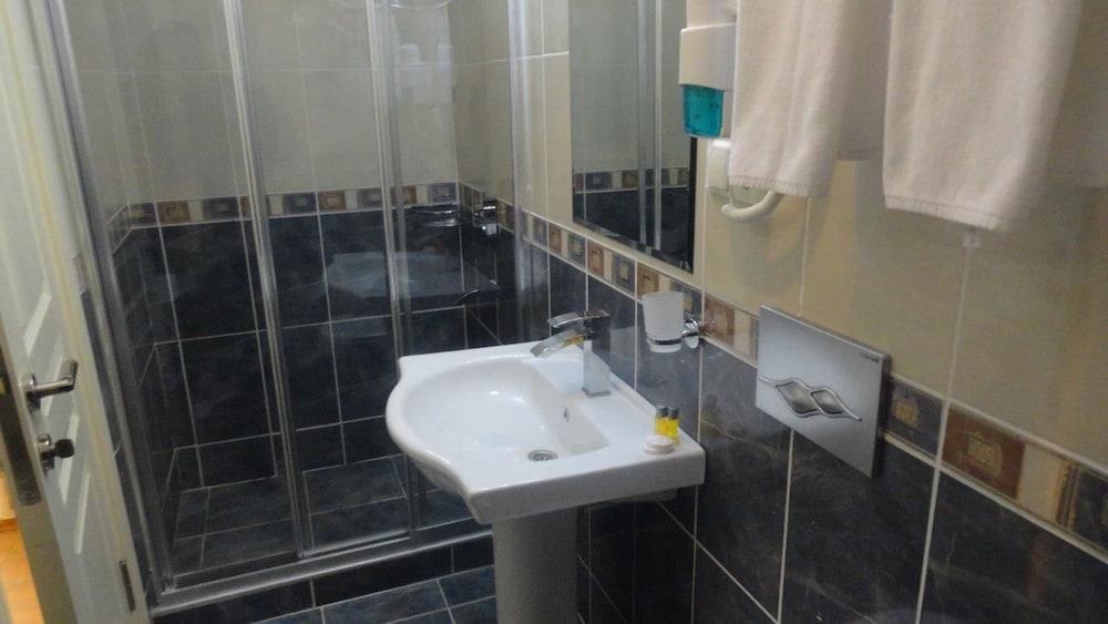 TUGRA HOTEL 15/65