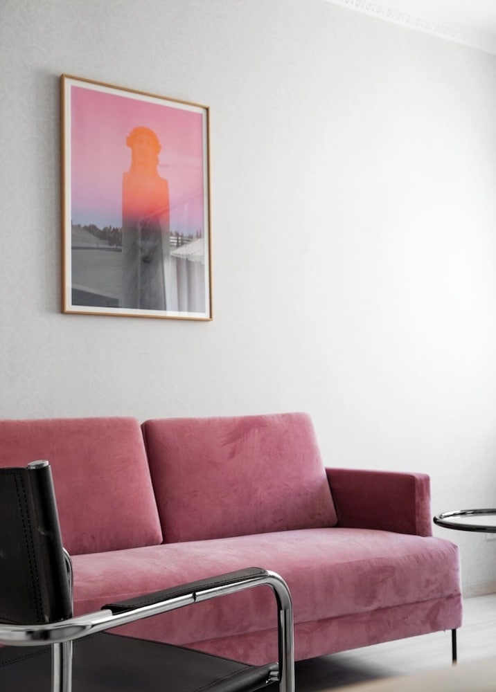 The Suite Hotel 45/59