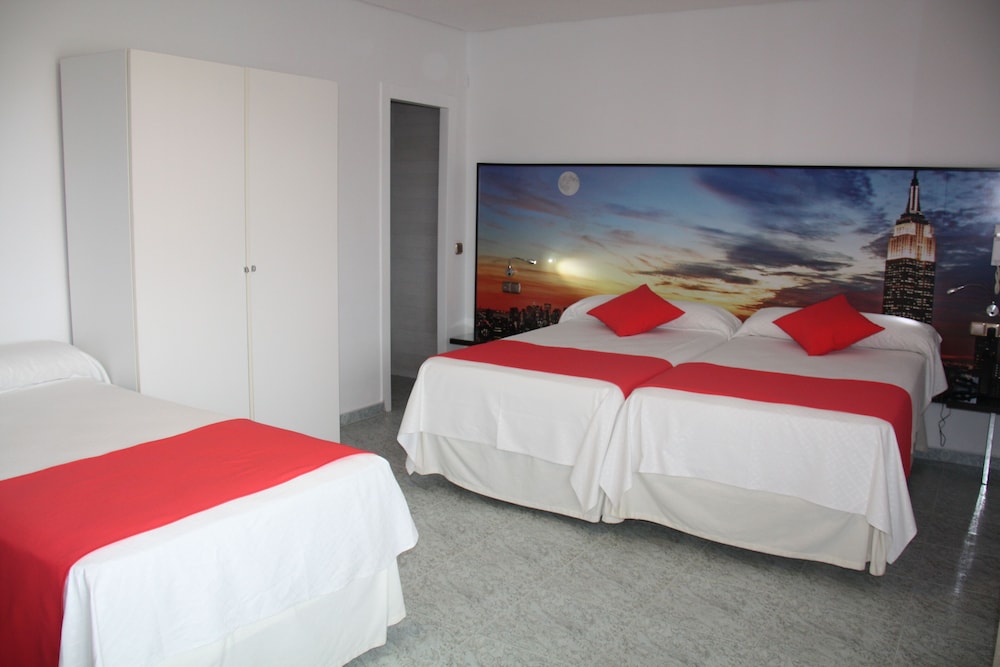 ROOM, TRIPLE