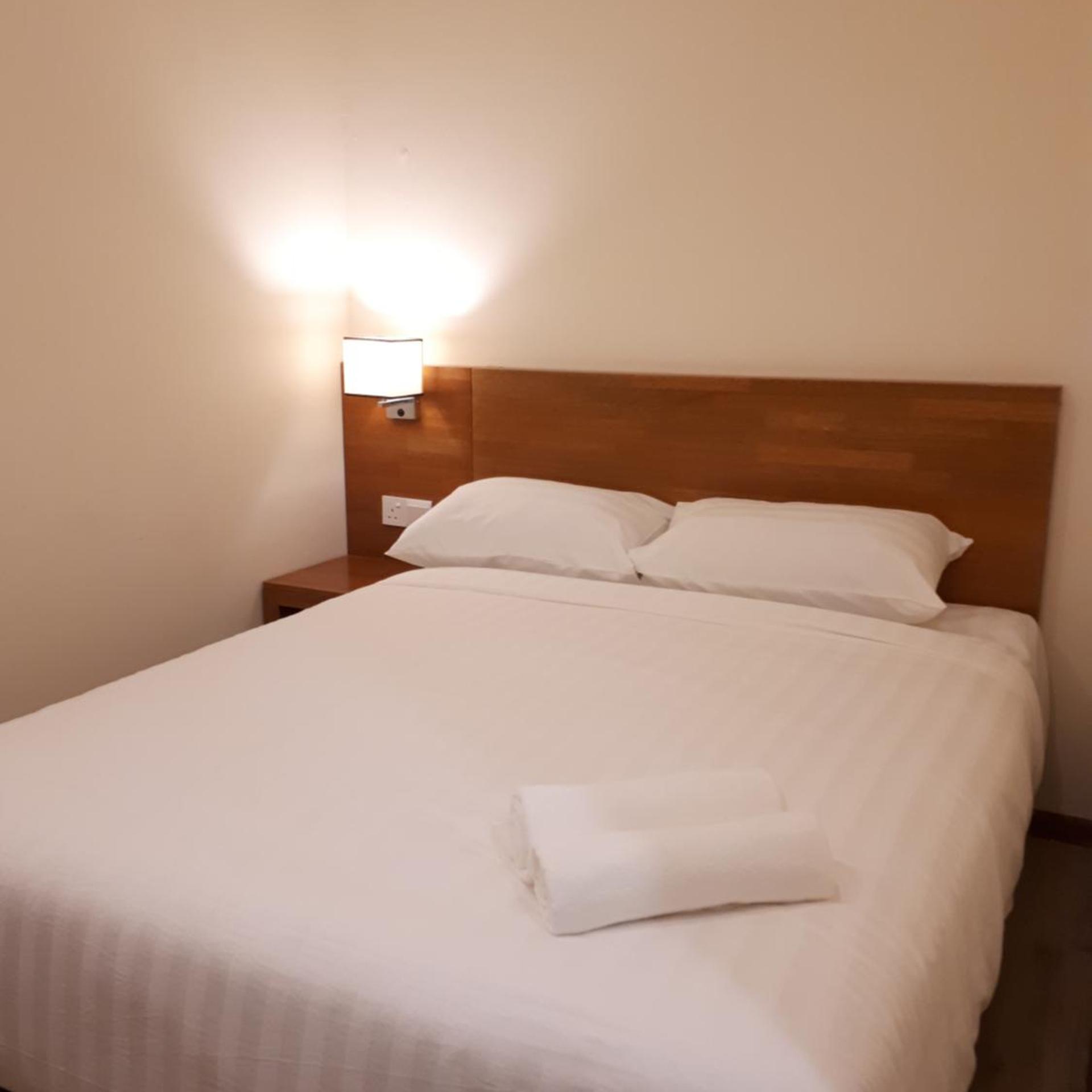 Standard, Queen Bed, No Window