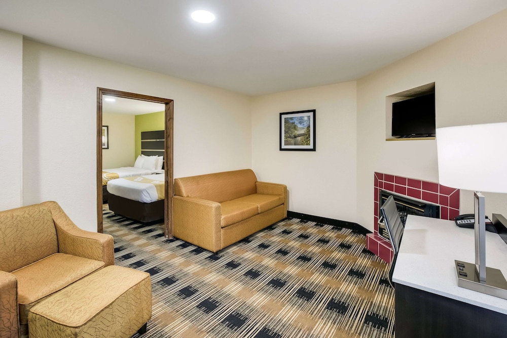 Quality Inn & Suites Mt. Chalet 25/36