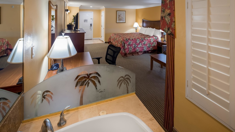 Best Western Harbour Inn & Suites 34/36