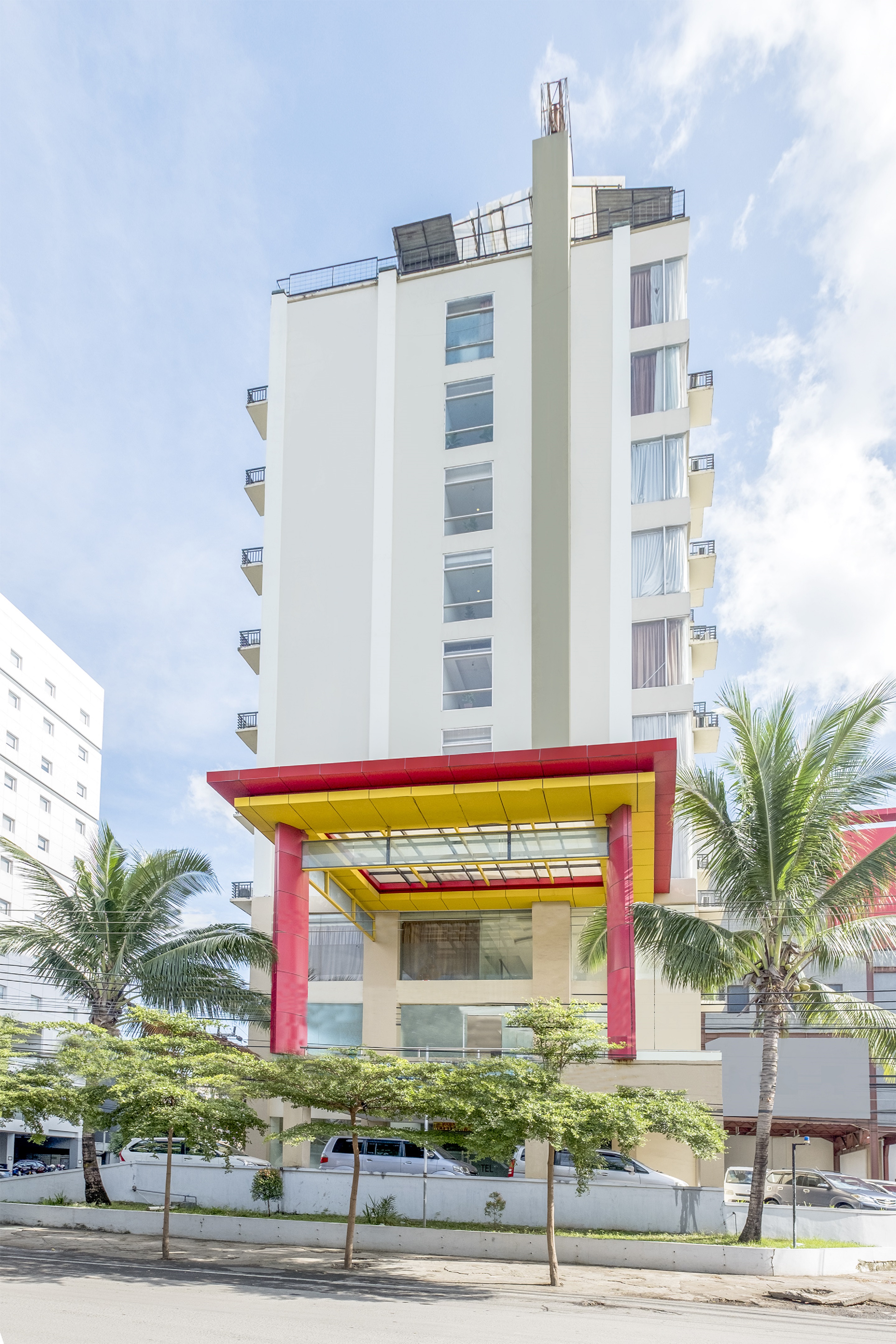 Lynt Hotel Makassar 1/31