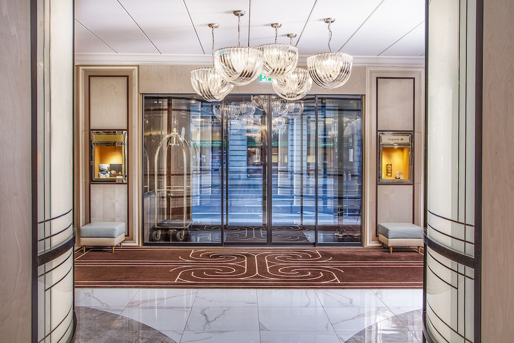 Hotel Bristol Geneva 50/50