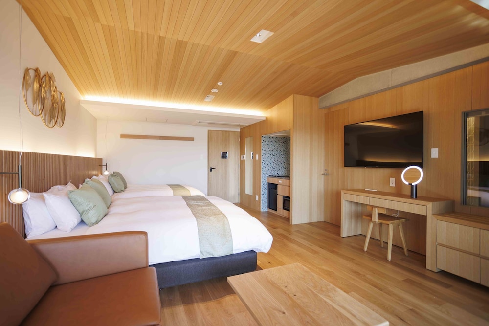 DELUXE, QUADRUPLE, SAUNA