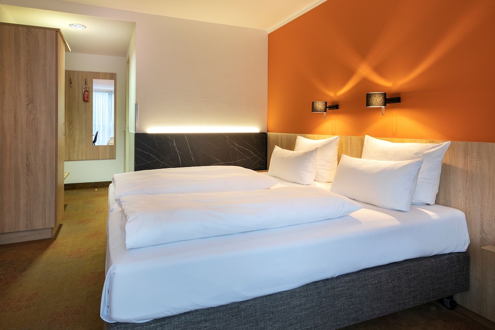 BUSINESS, TWIN BEDS