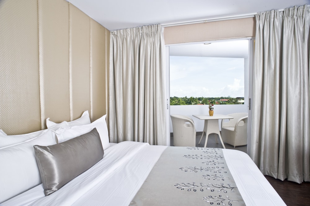 Goldberry Suites and Hotel Mactan 17/49