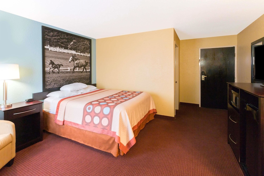 Super 8 By Wyndham Richmond KY 12/40