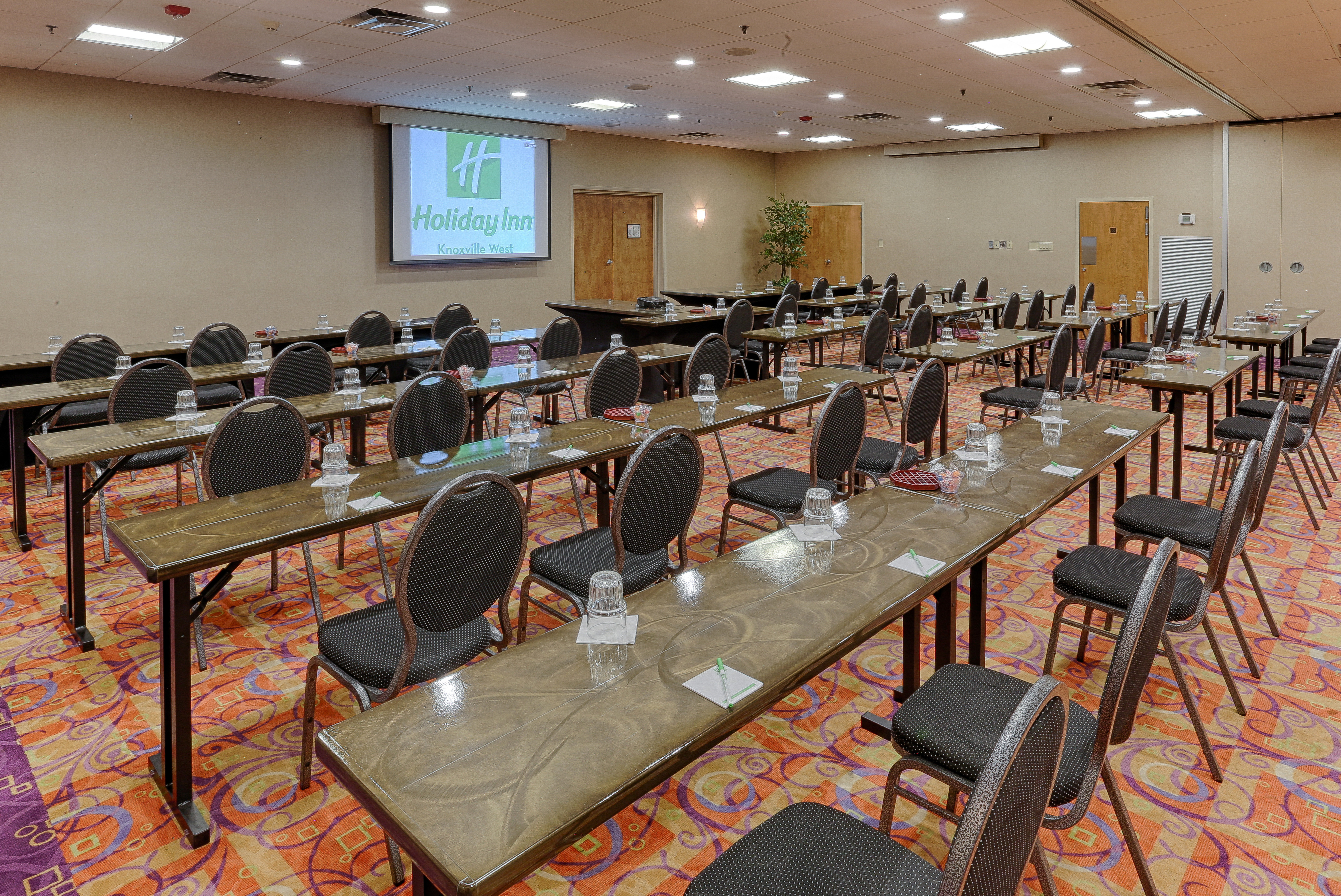 Holiday Inn Knoxville West I 40 And I 75 28/40