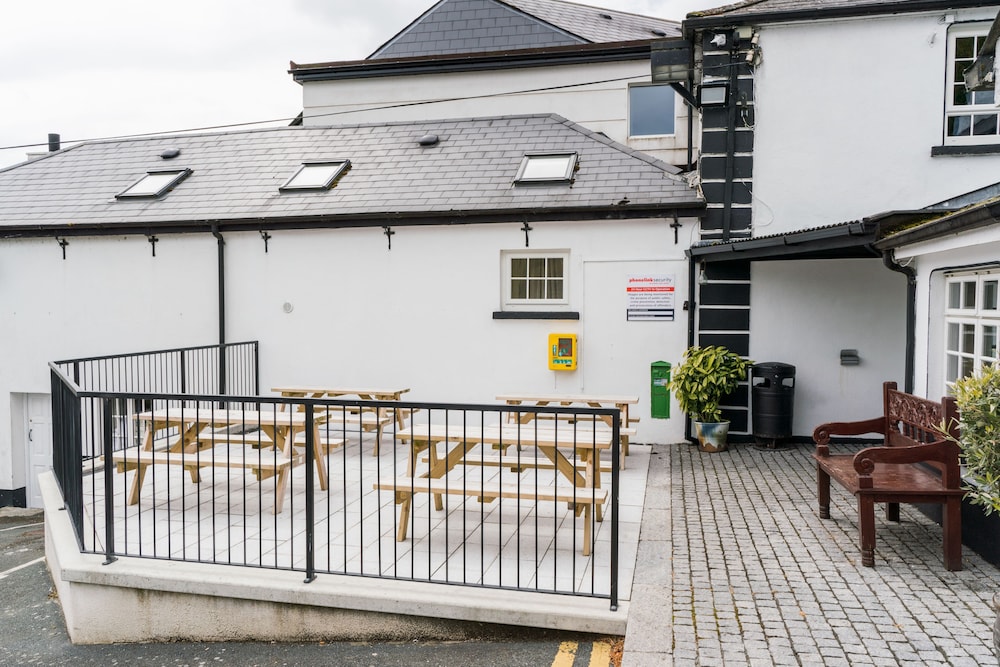 Woodenbridge Hotel 64/73