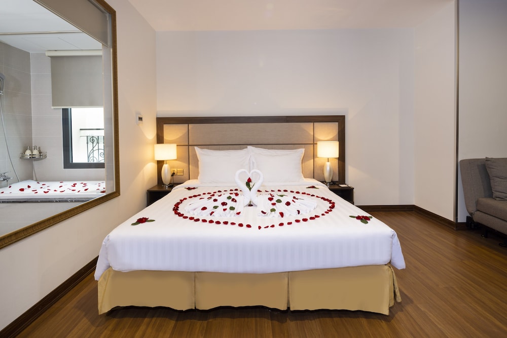 SUITE, QUEEN BED, OCEAN VIEW
