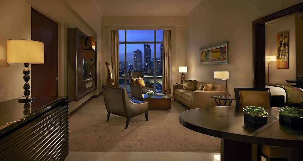 Fairmont Makati 32/50
