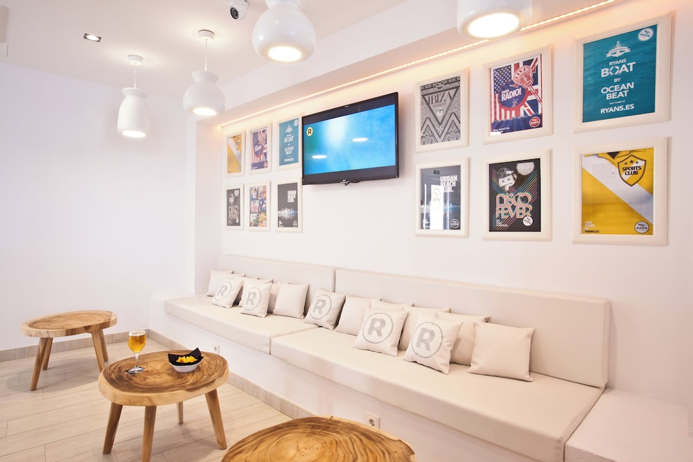 Hotel Ryans La Marina 47/69
