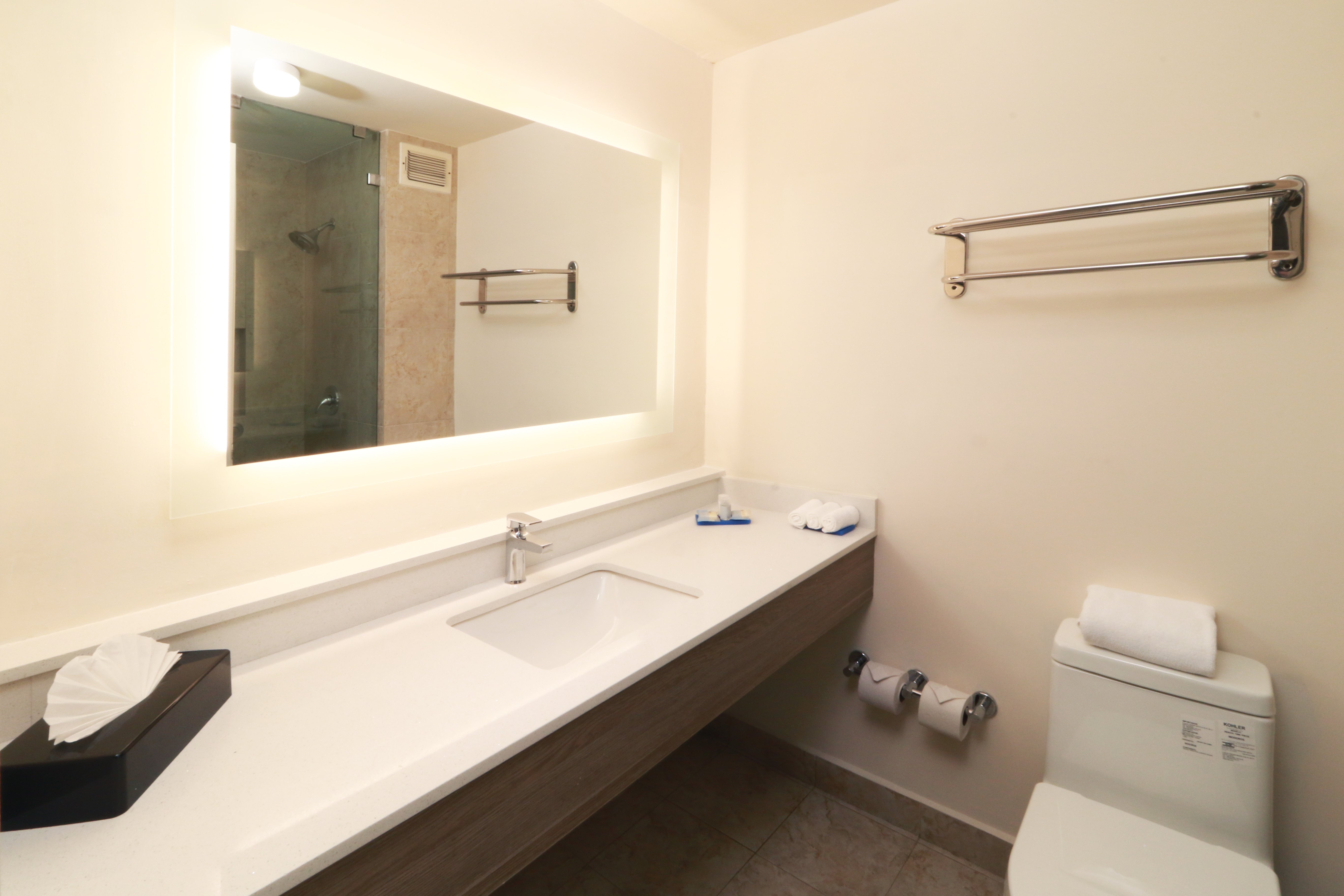 Holiday Inn Express Piedras Negras 70/72