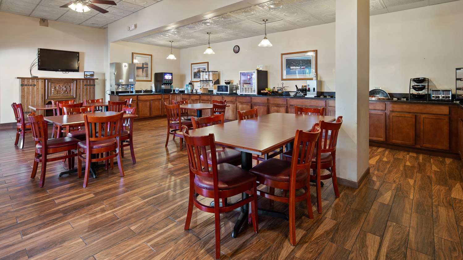 Best Western The Hotel Chequamegon 17/22