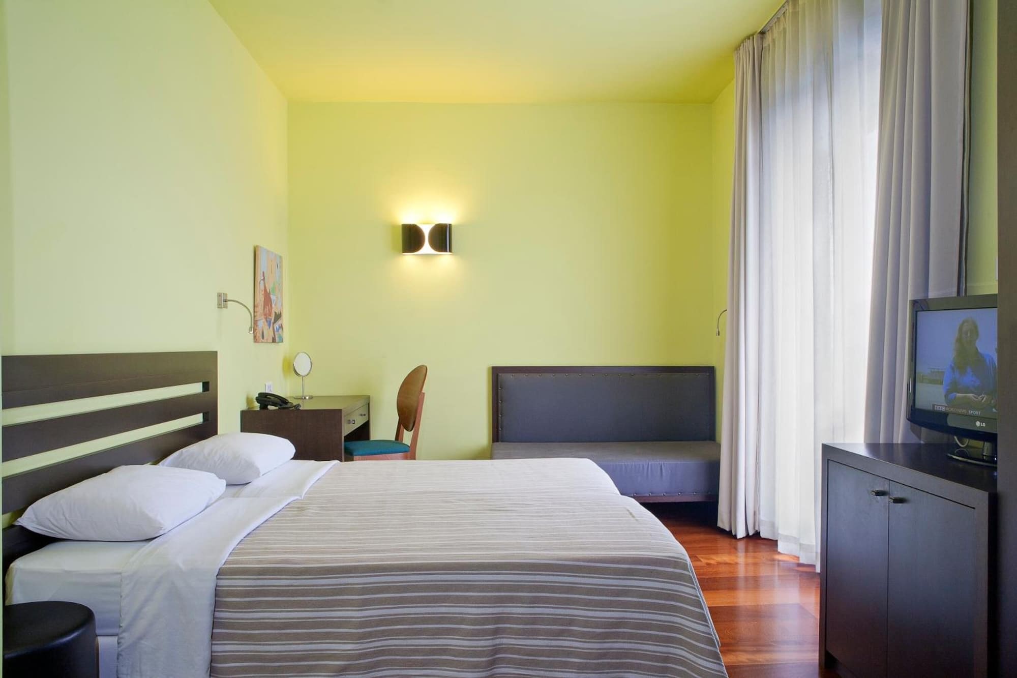 Room at Athens Center Square Hotels, ATHENS