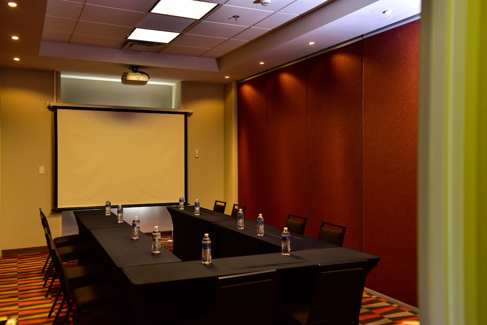 Microtel Inn & Suites By Wyndham Cuauhtemoc 34/40