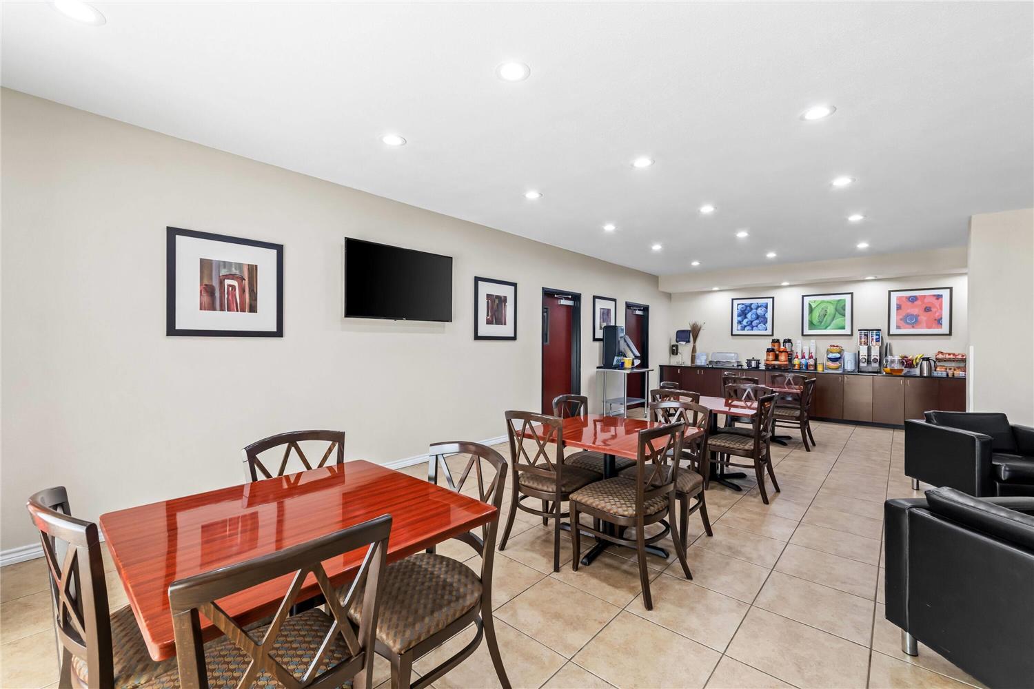 Days Inn by Wyndham Rockdale Texas 8/16
