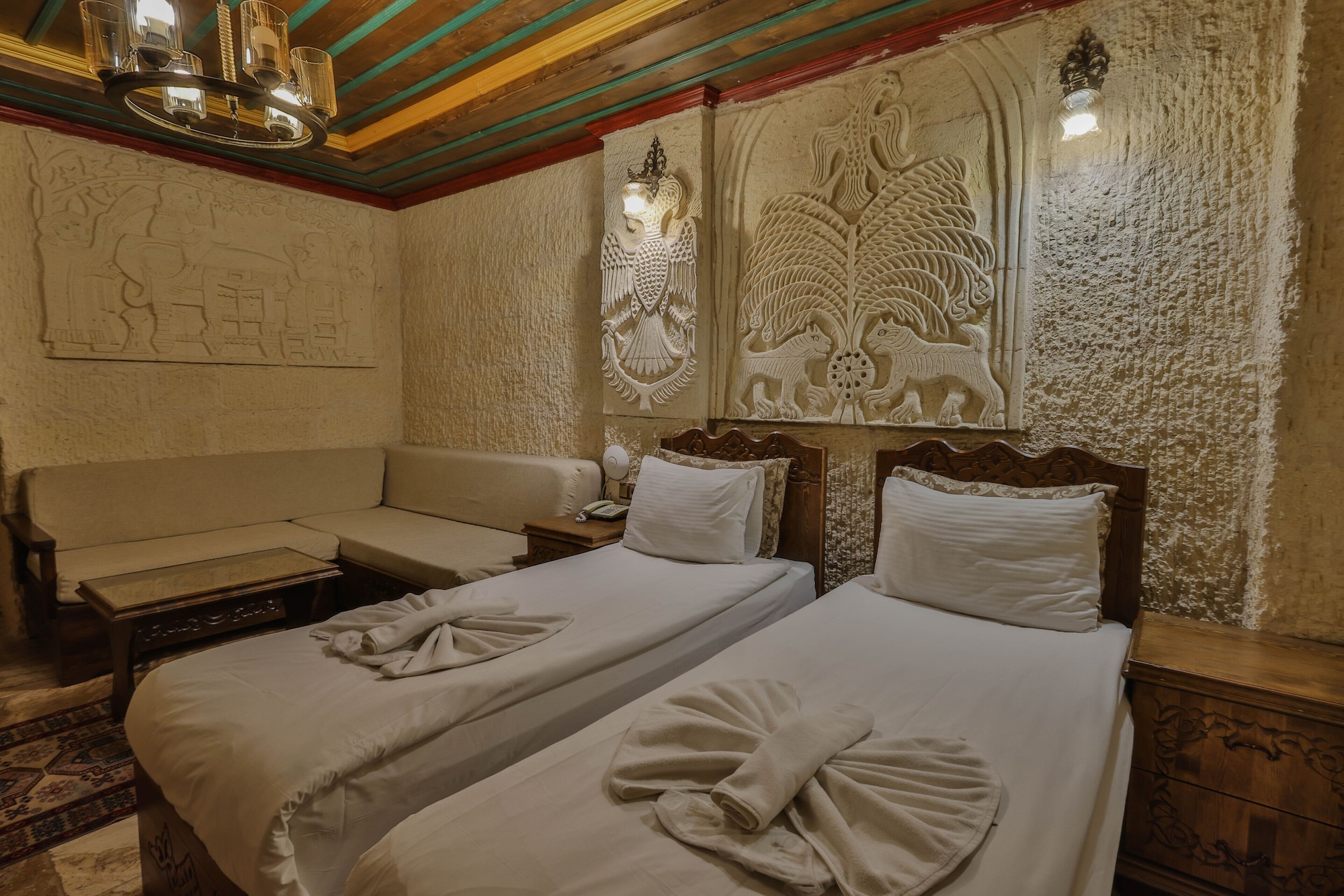DELUXE, DOUBLE OR TWIN BED
