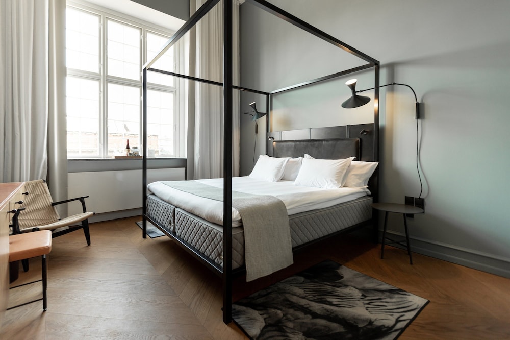 Nobis Copenhagen 7/56