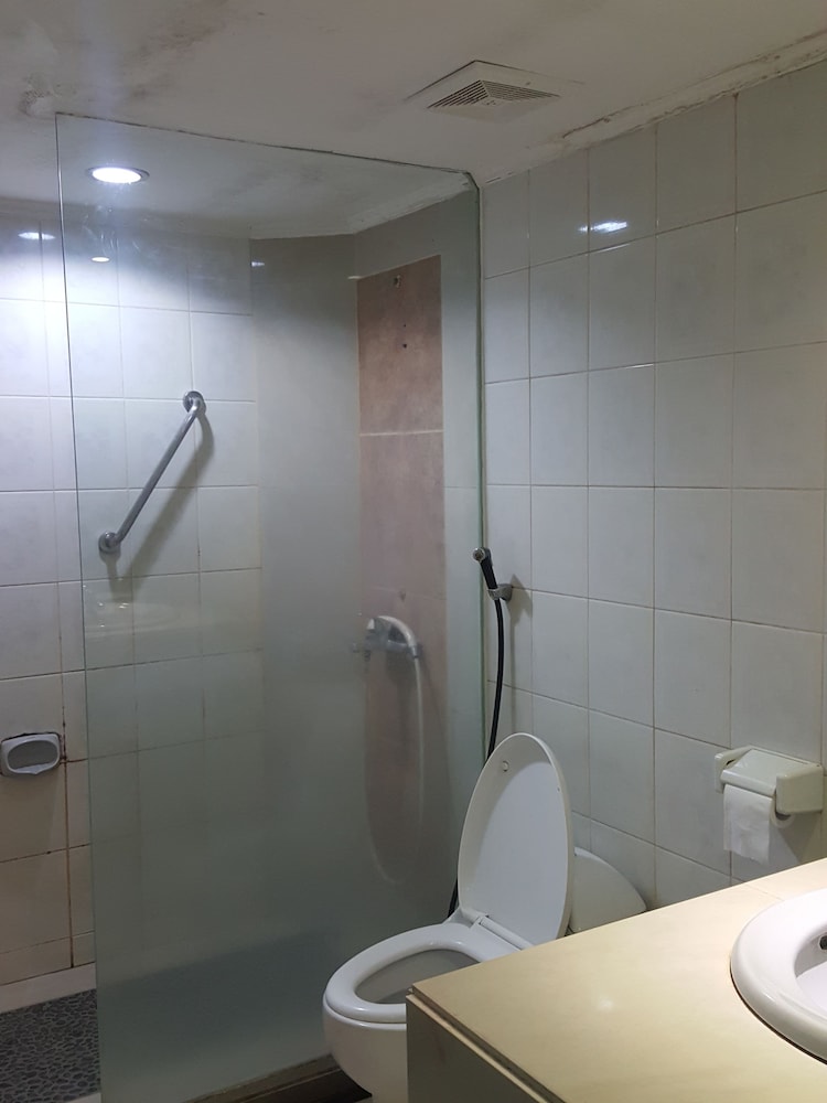 Hotel Kharisma 47/53