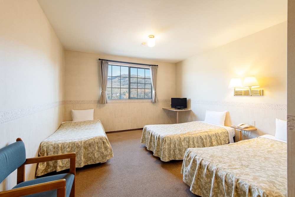 Room, Triple, 3 Beds, Mountain View, Smoking