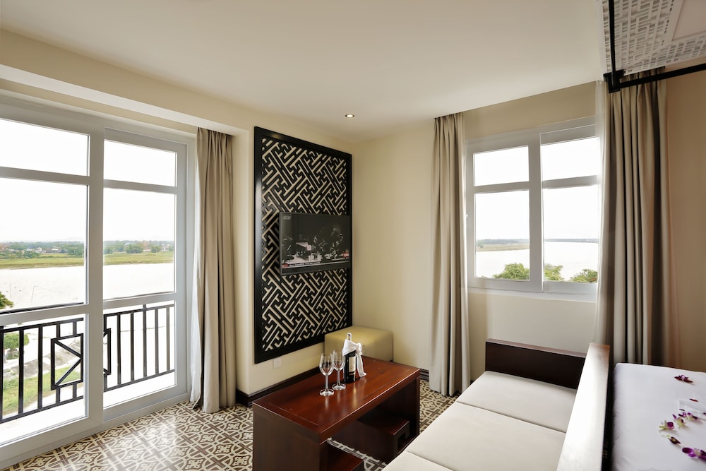 Royal Riverside Hoi An Hotel 47/75