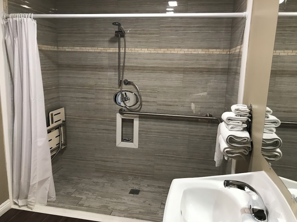 Americas Best Value Inn Corona 44/46
