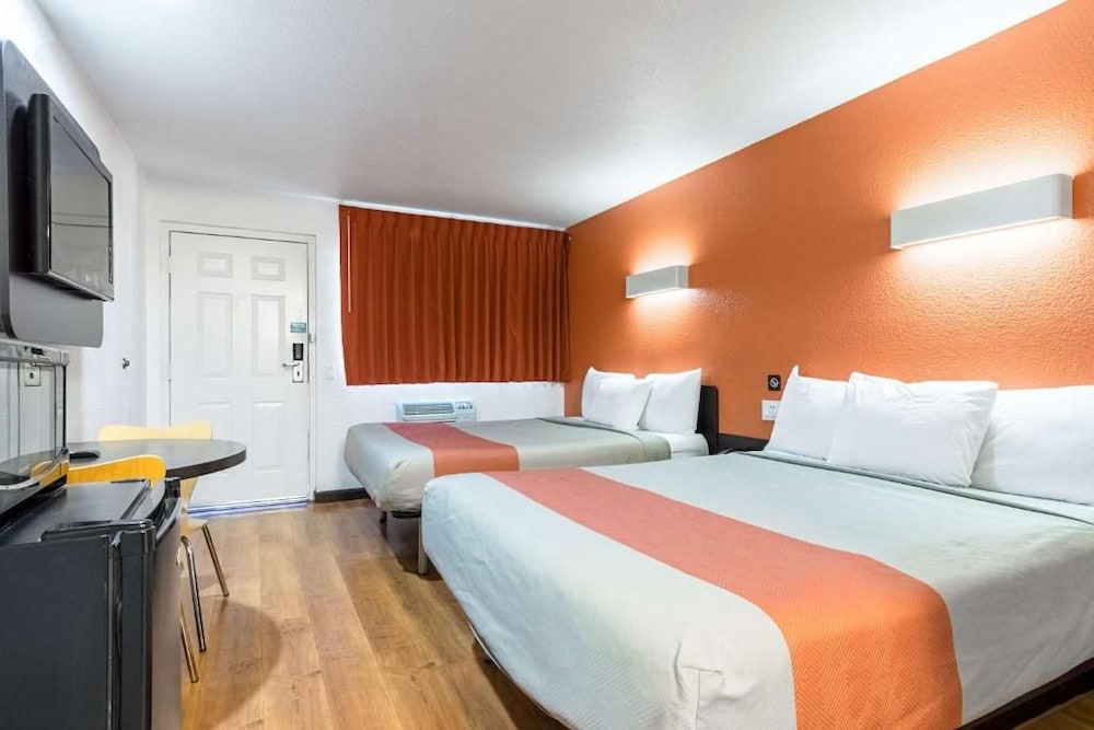 Motel6 Riverside, CA - UCR East 20/57