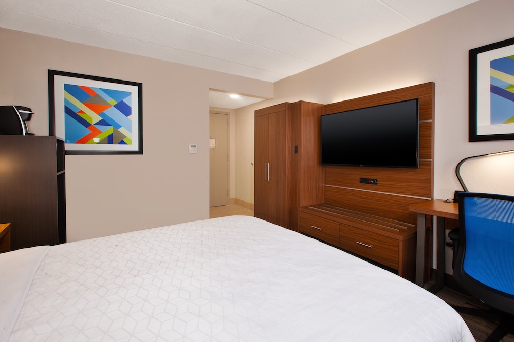 Holiday Inn Express Fairfax - Arlington Boulevard 20/44