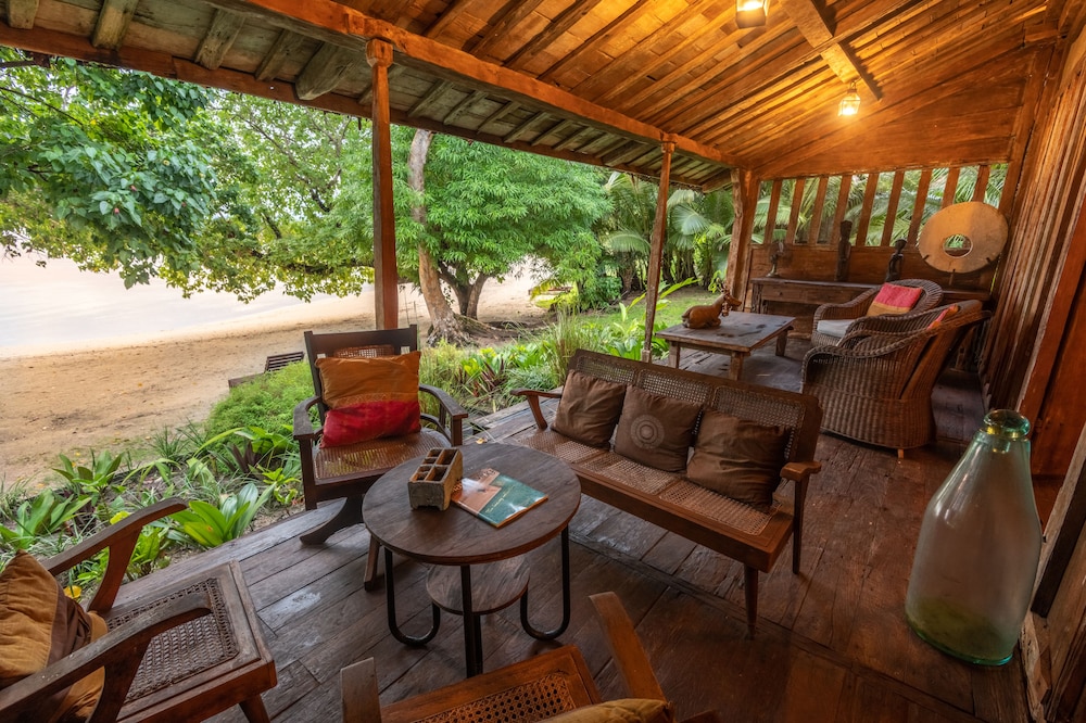Ratua Island Resort And Spa 30/50