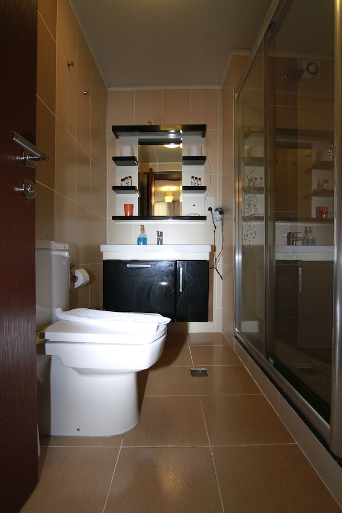 Agora Boutique Hotel & Bistro 50/50