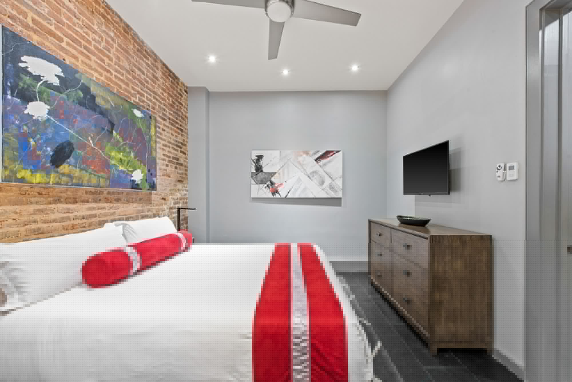 3 Bedrooms, Premium, Suite, 1 Queen and 2 King Beds, Pool Access، The Natchez Vacation Rentals 5/9