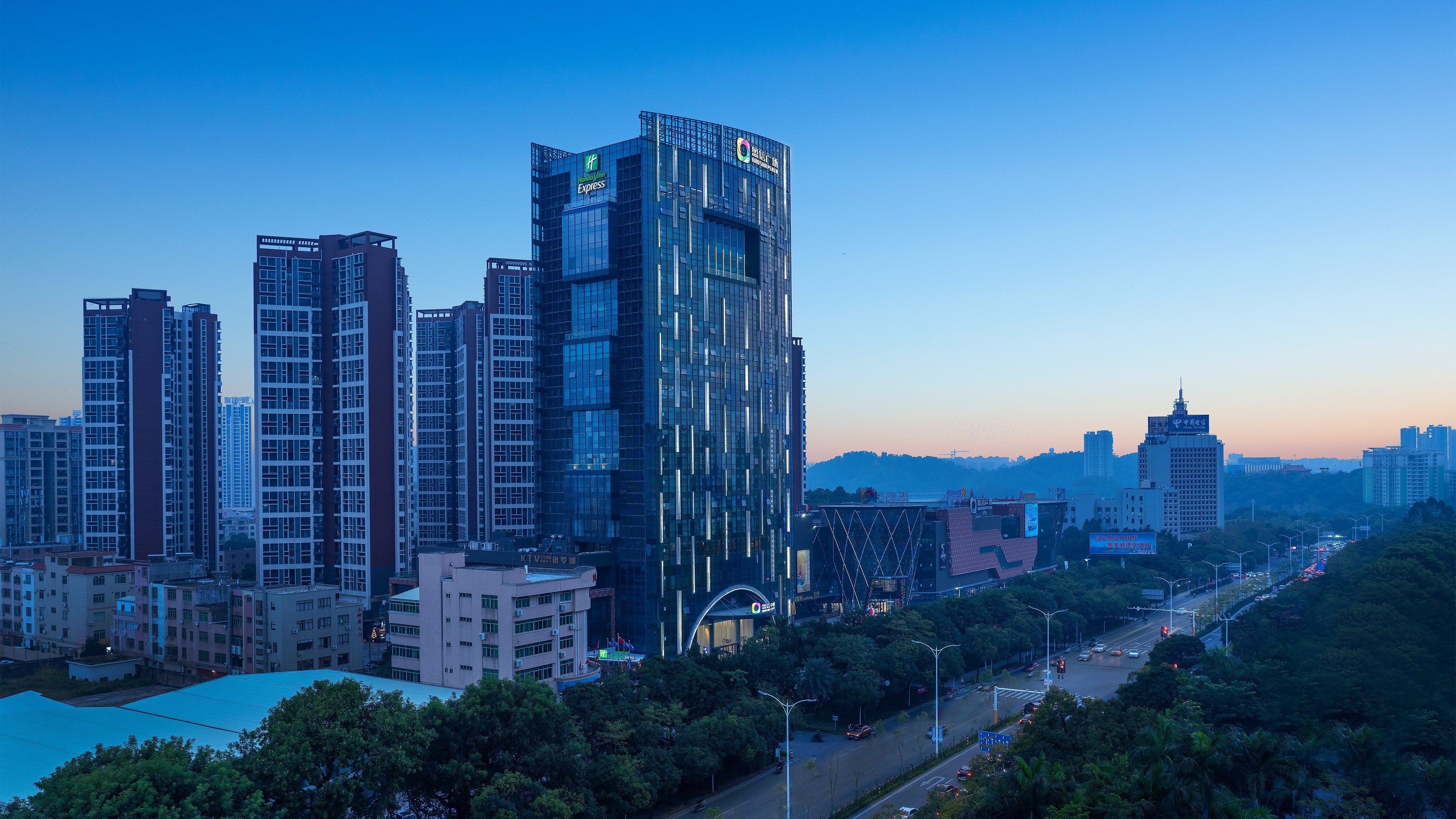 Holiday Inn Express Yangjiang City Center An Ihg Hotel 55/56