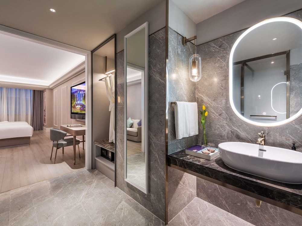 Mercure Shijiazhuang People Square 74/80