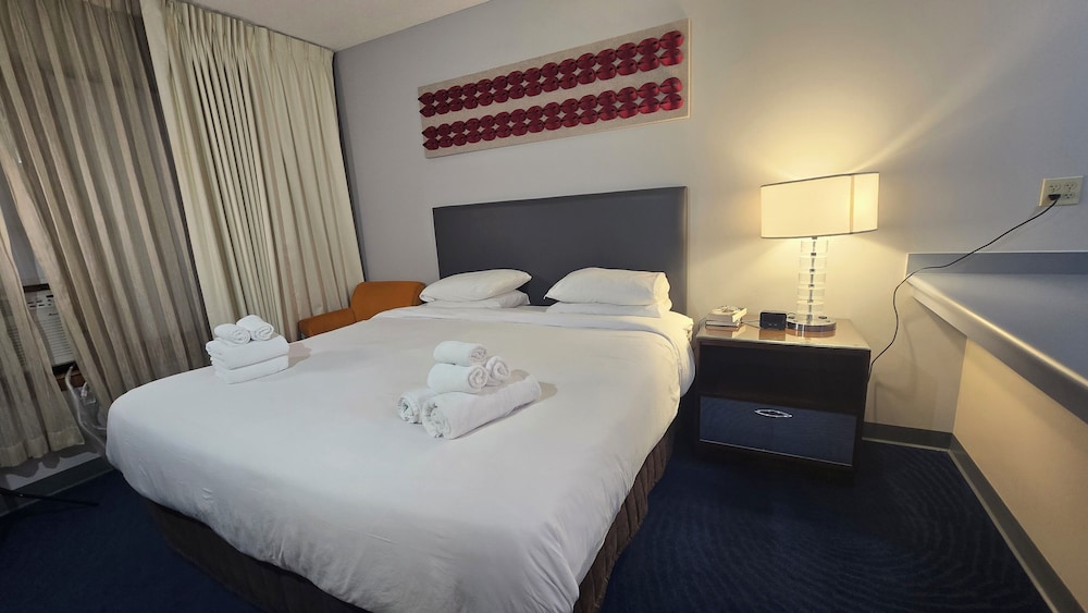 Illini Inn & Suites 8/26