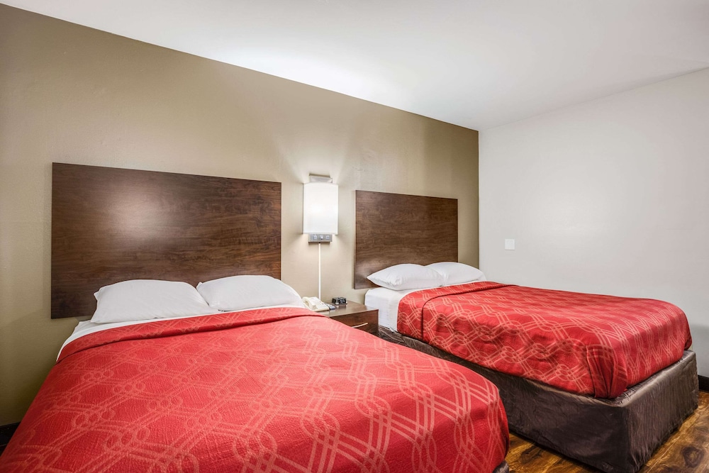 ECONO LODGE MILWAUKEE AIRPORT 7/25