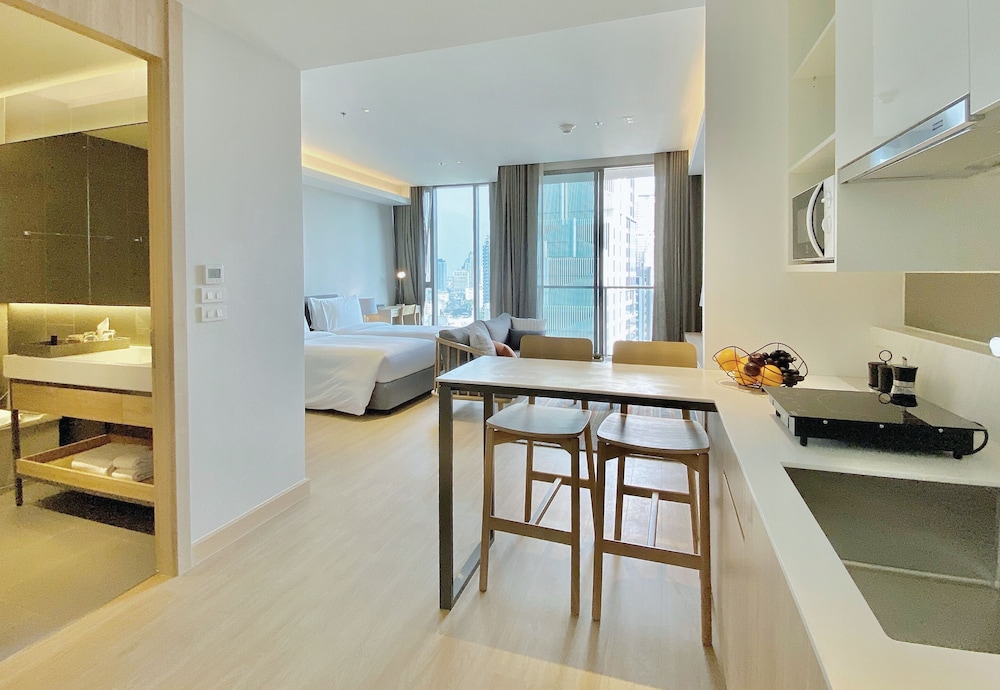 Oakwood Suites Bangkok 32/42