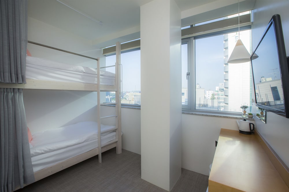 ROOM, TWIN BEDS, BUNK BED