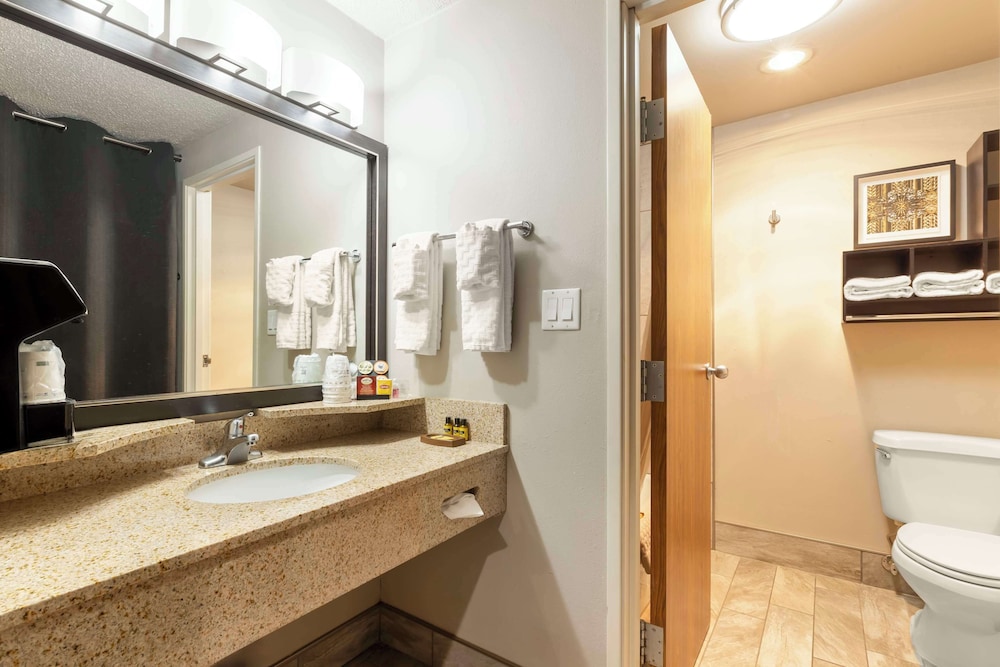 غرفة قياسية بسرير كينج، Best Western Plus Midwest Inn 5/6