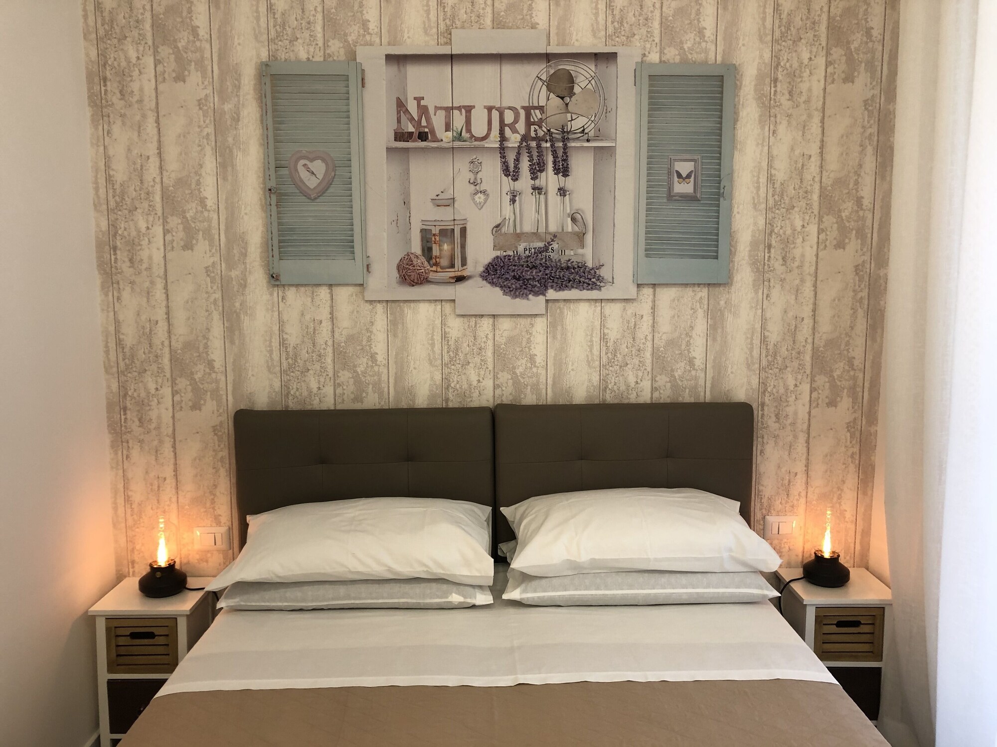 STANDARD, QUEEN BED