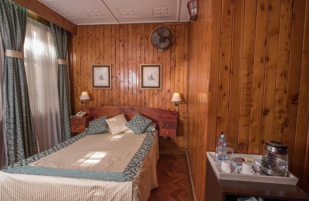 OAKWOOD HOTEL 30/53