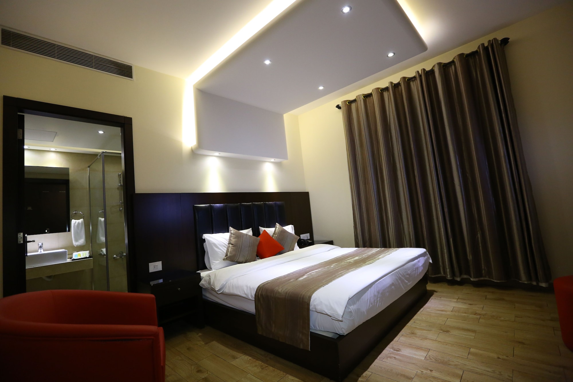 جناح بسرير كينج وسرير كوين بغرفتي نوم، Jounieh Suites Boutique Hotel Jounieh 6/10