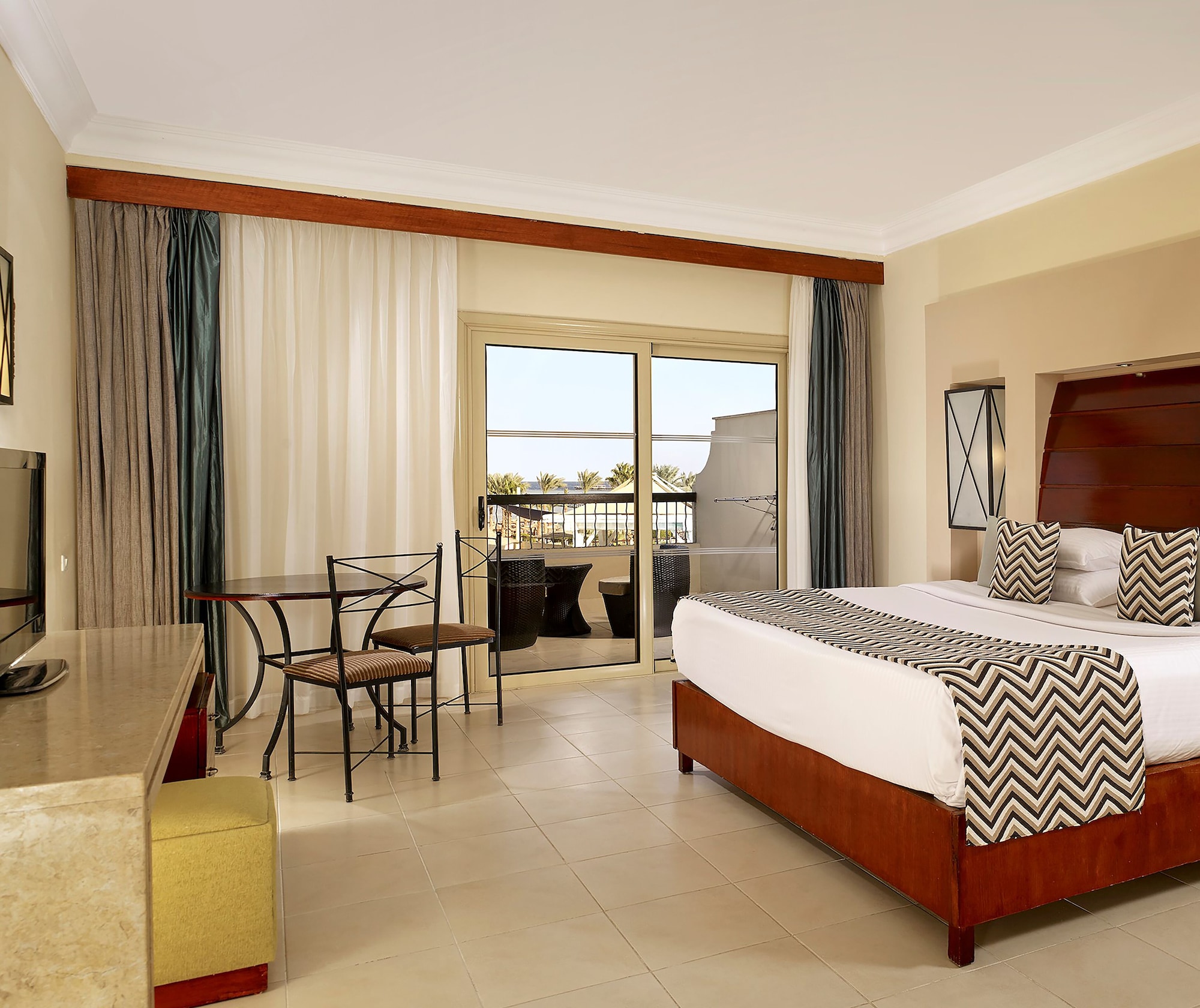 Kids, King and Twin Beds, Den