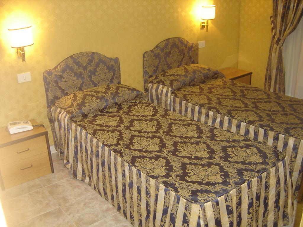 Hotel Mariano 9/18